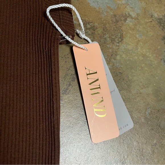 NWT Anwnd Ribbed Sporty Crop Top - Picture 4 of 6